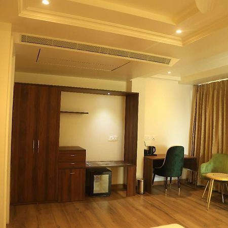 Sapphire Sky Hotel Dehradun Extérieur photo