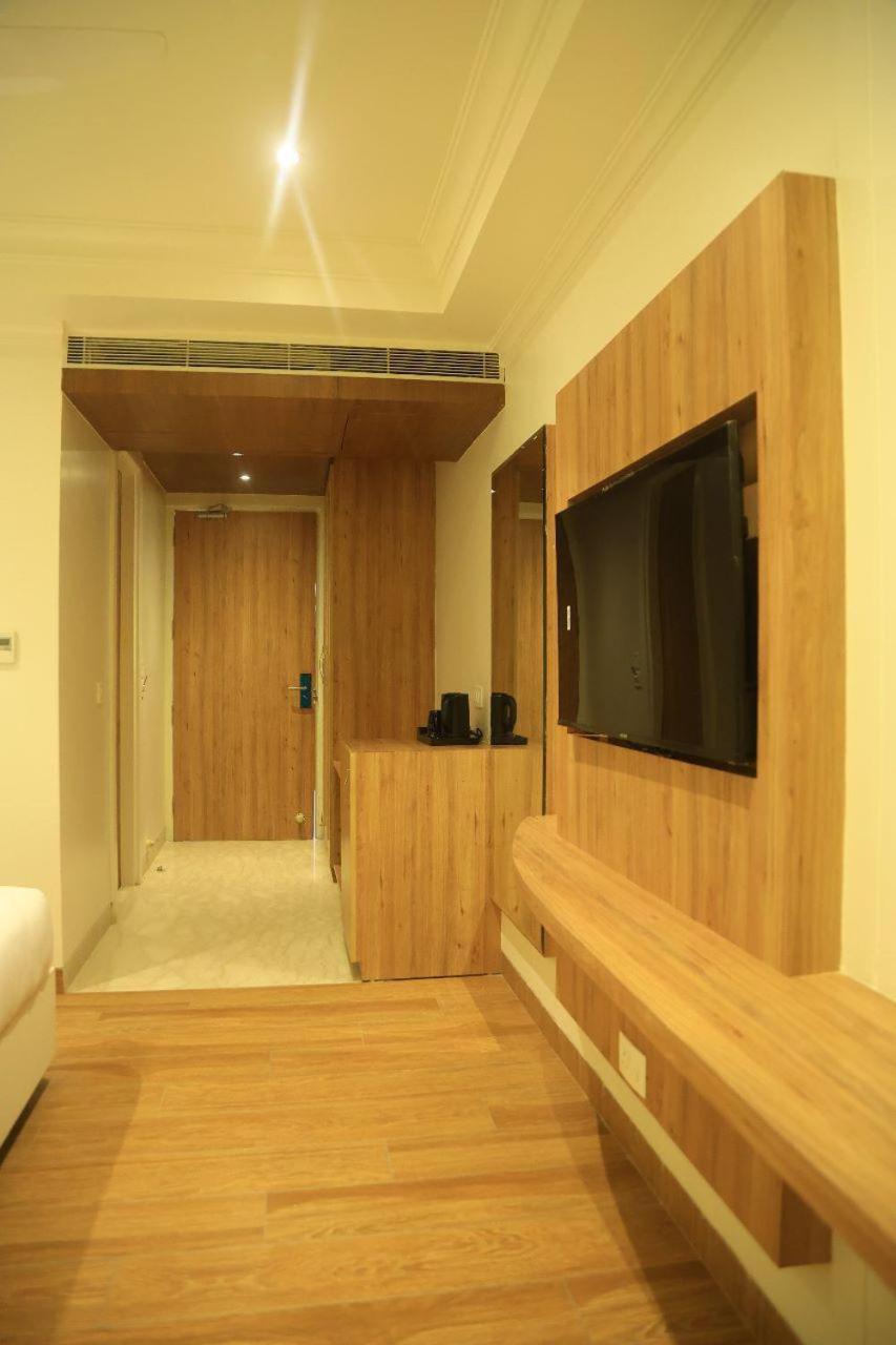 Sapphire Sky Hotel Dehradun Extérieur photo