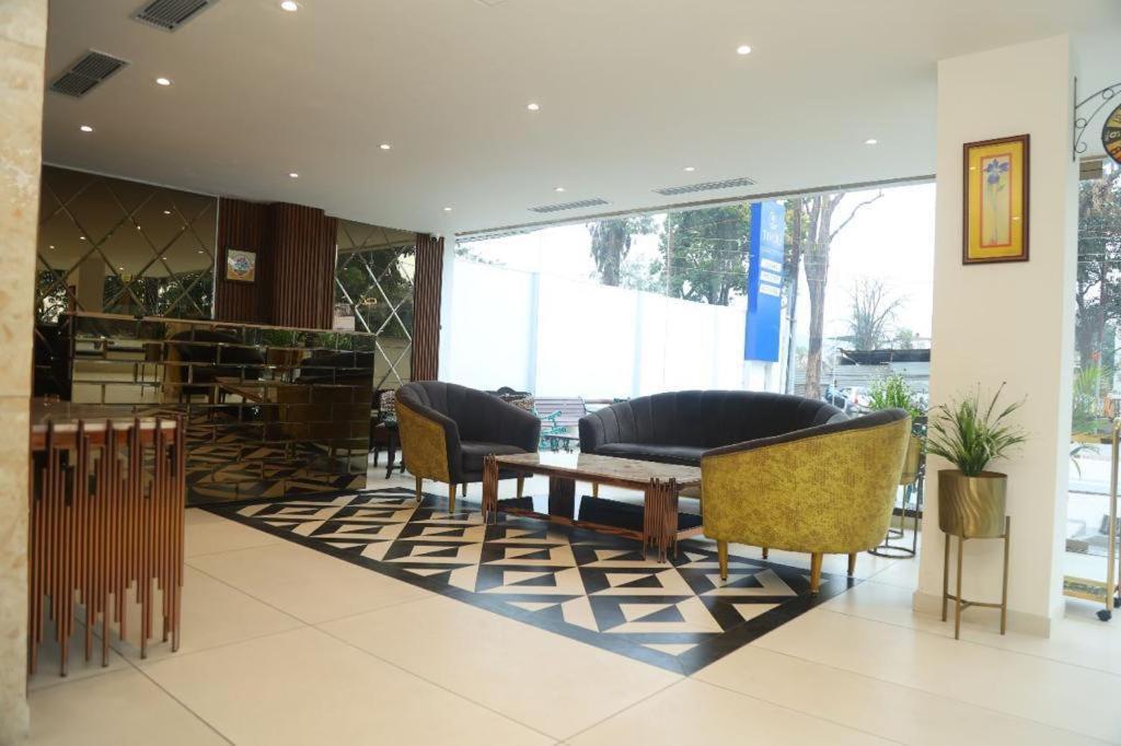 Sapphire Sky Hotel Dehradun Extérieur photo